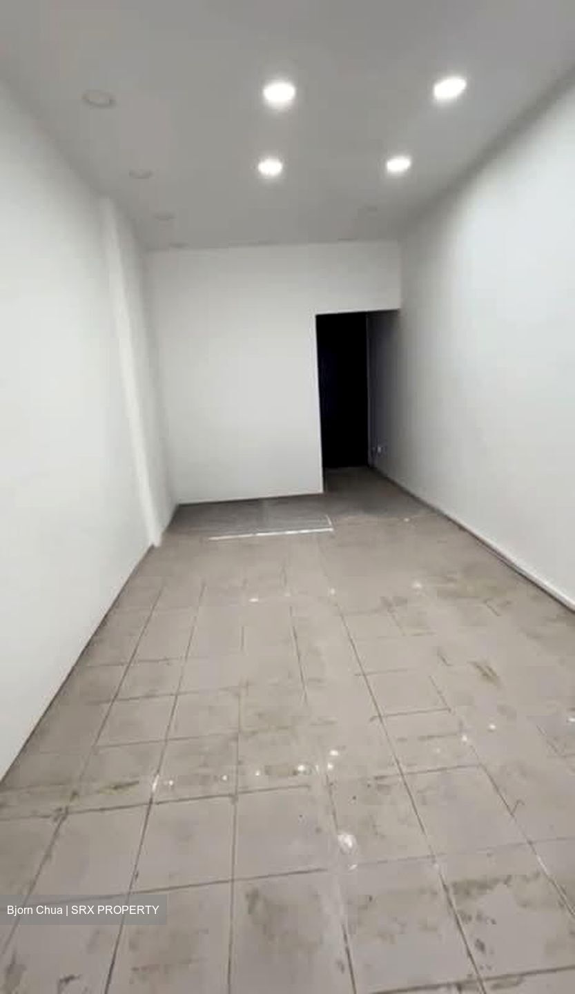 Ang Mo Kio Avenue 8 (D20), Shop House #582261881